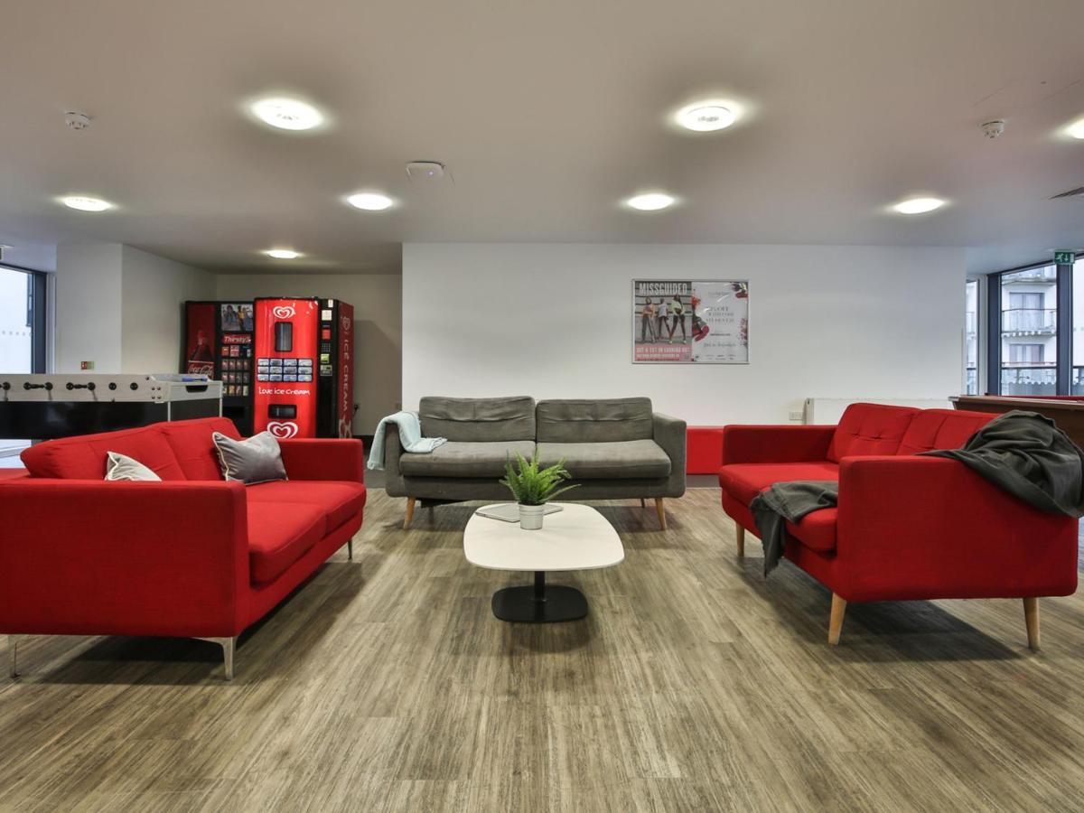 Sterling Court In Wembley Лондон Екстериор снимка