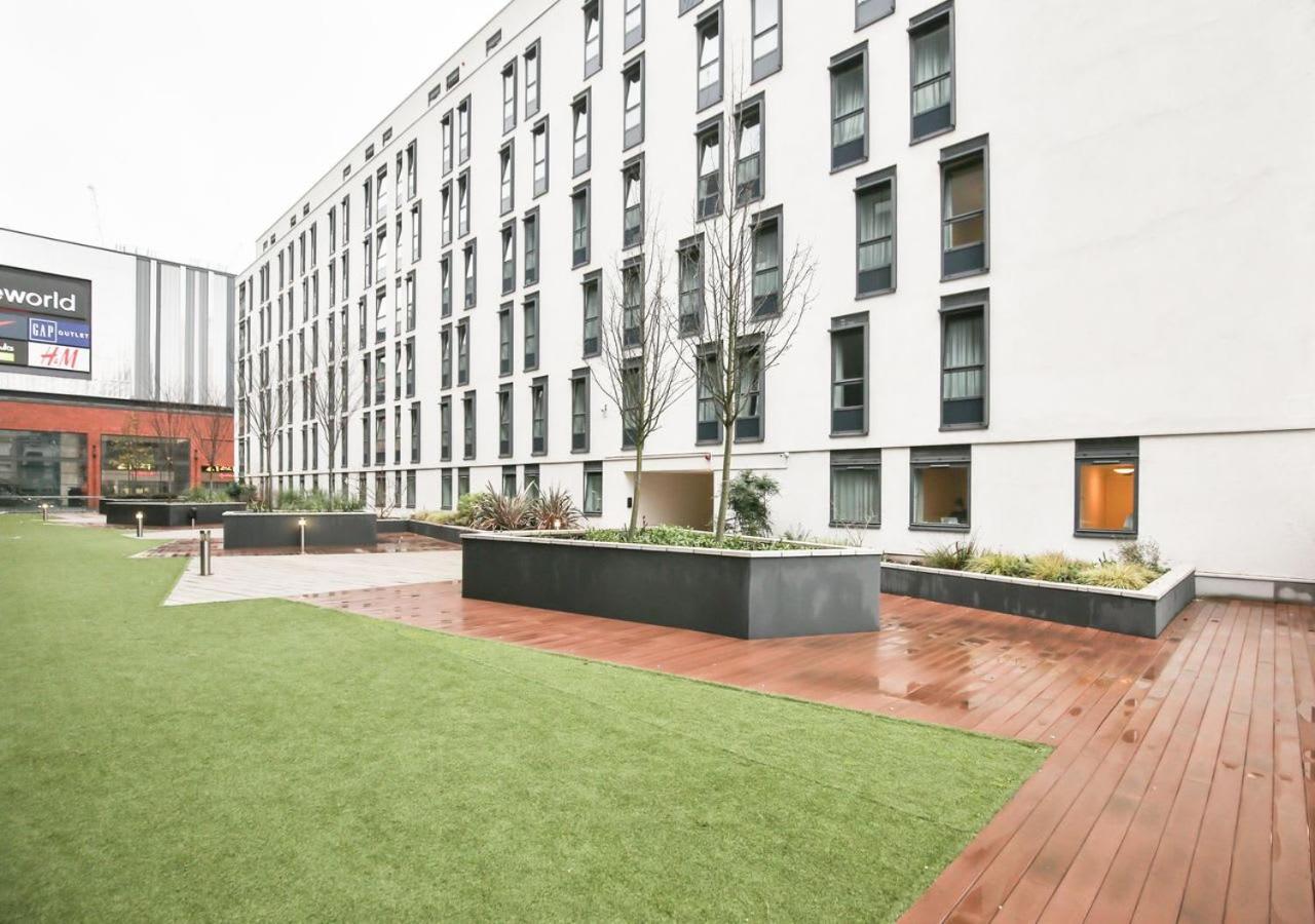 Sterling Court In Wembley Лондон Екстериор снимка