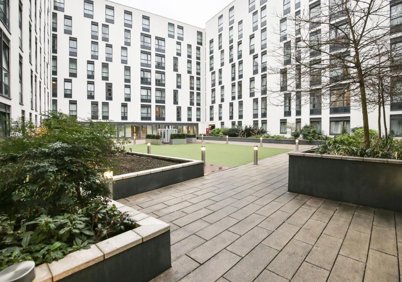 Sterling Court In Wembley Лондон Екстериор снимка
